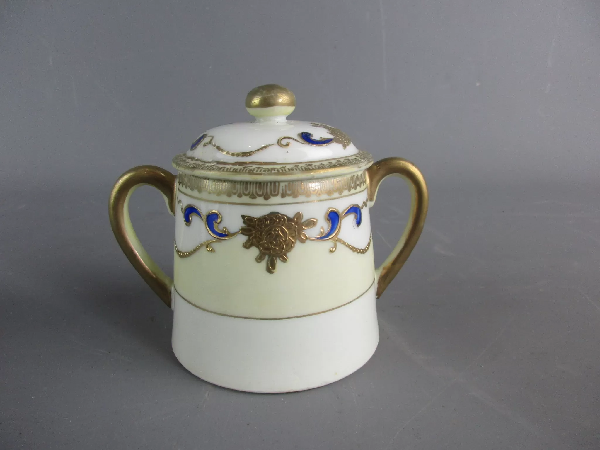 A Japanese Kinjo Bone China Cups, Saucers, Milk Jug & Sugar Bowl Set Vintage C early 20th Century