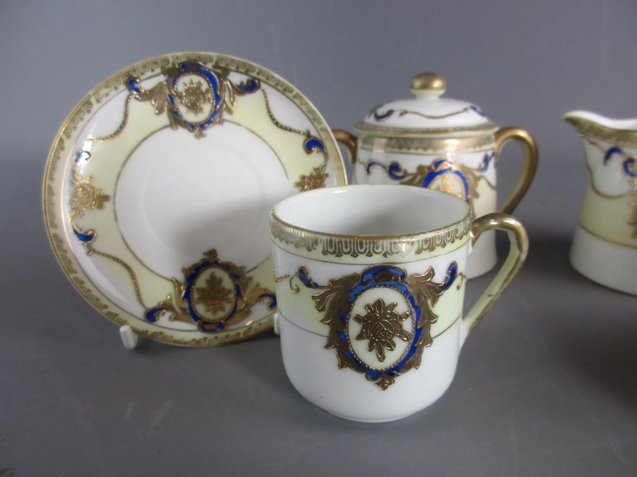 A Japanese Kinjo Bone China Cups, Saucers, Milk Jug & Sugar Bowl Set Vintage C early 20th Century