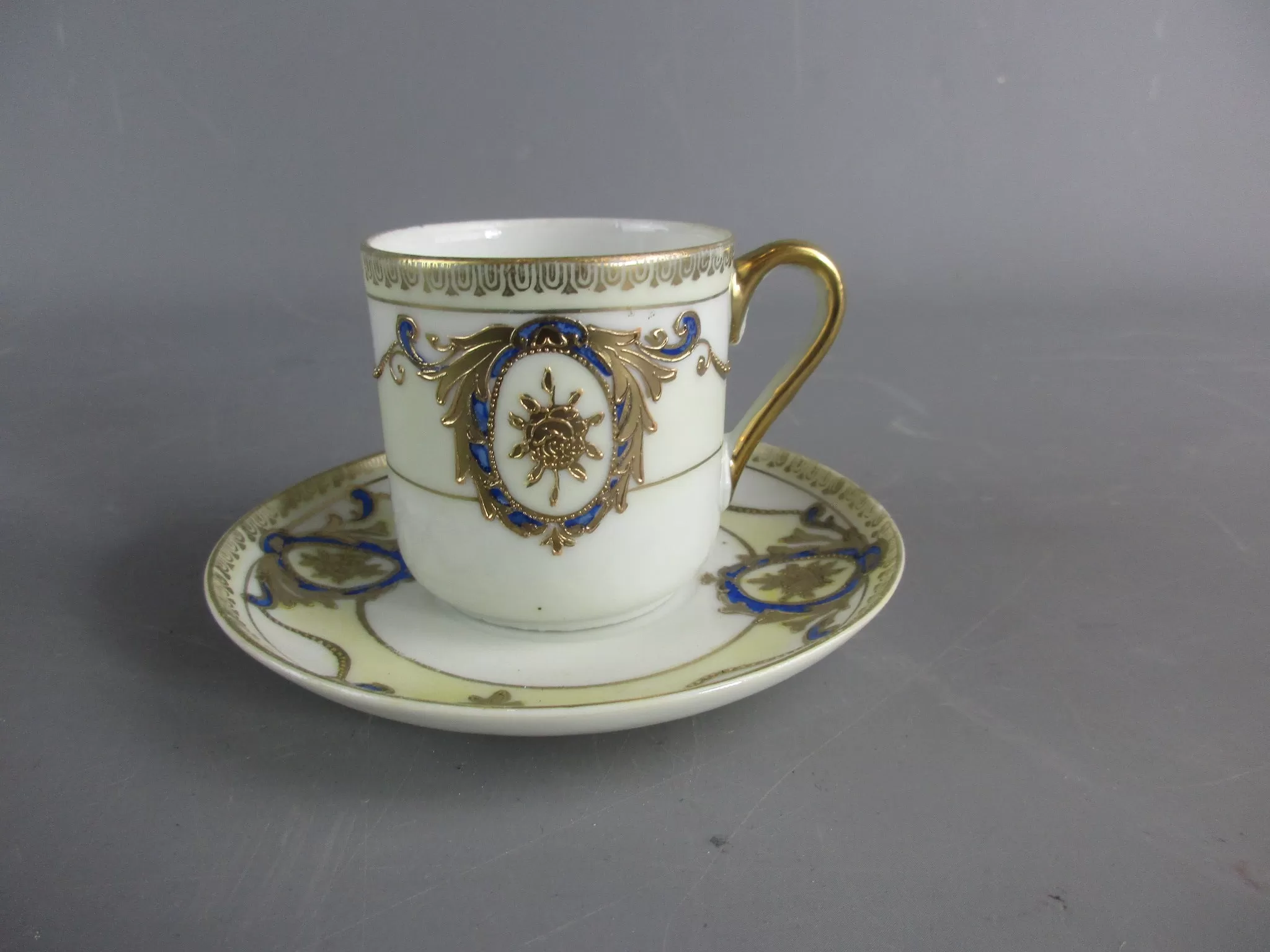 A Japanese Kinjo Bone China Cups, Saucers, Milk Jug & Sugar Bowl Set Vintage C early 20th Century