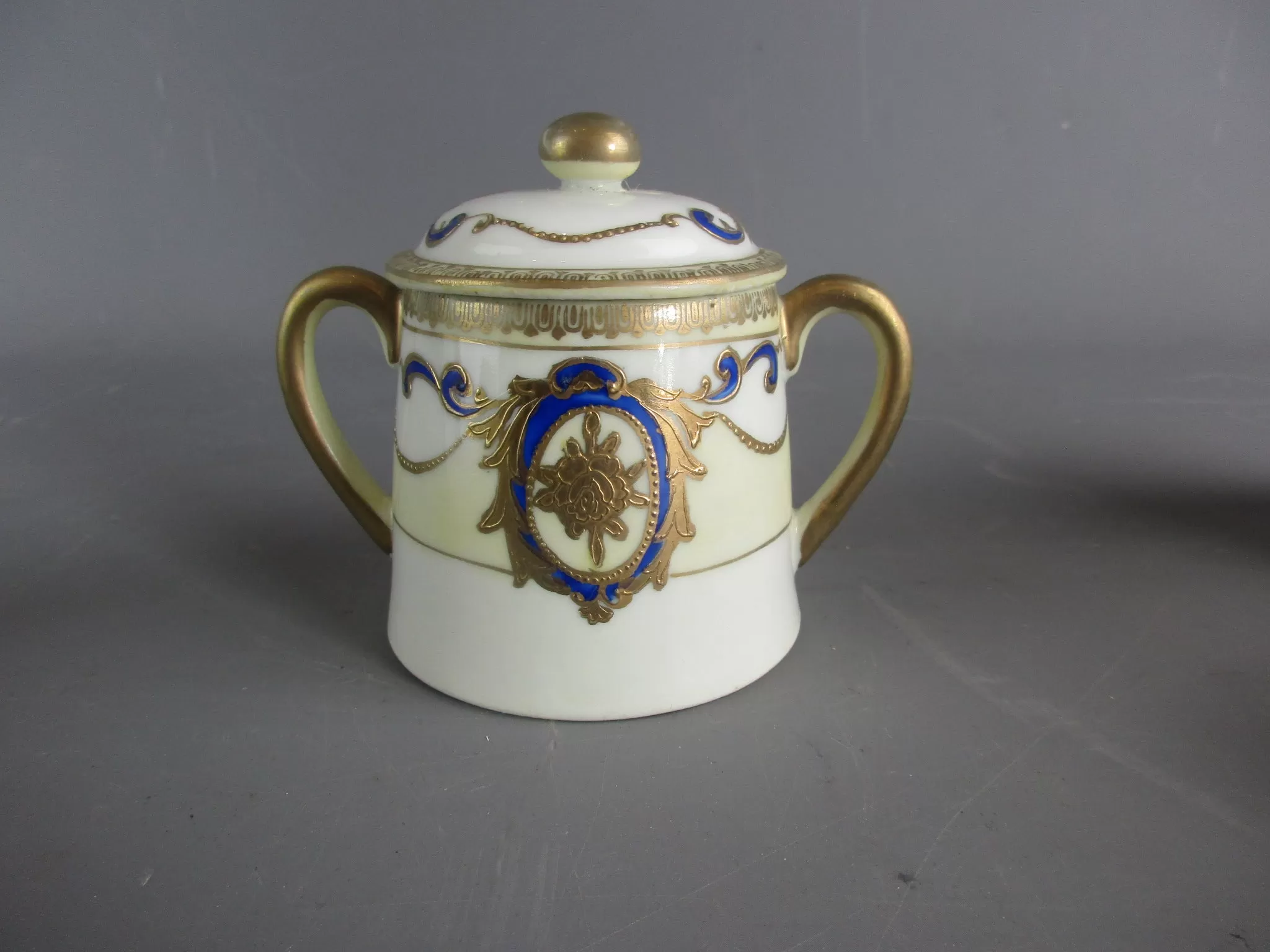 A Japanese Kinjo Bone China Cups, Saucers, Milk Jug & Sugar Bowl Set Vintage C early 20th Century