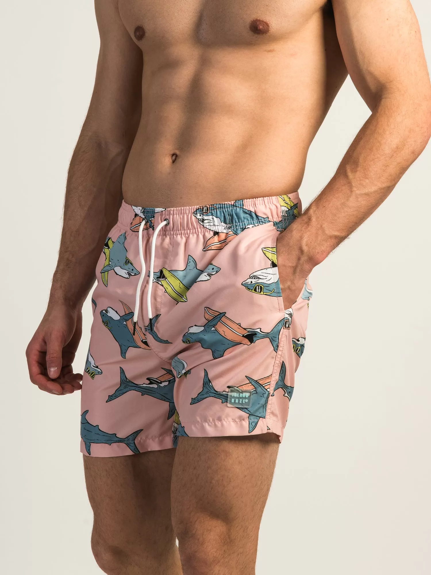 ISLAND HAZE SURFING SHARK 5 VOLLEY SHORT